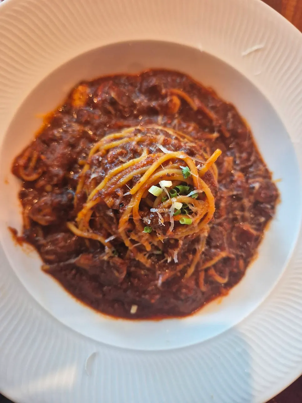 진한 소스의 토마토 라구 파스타