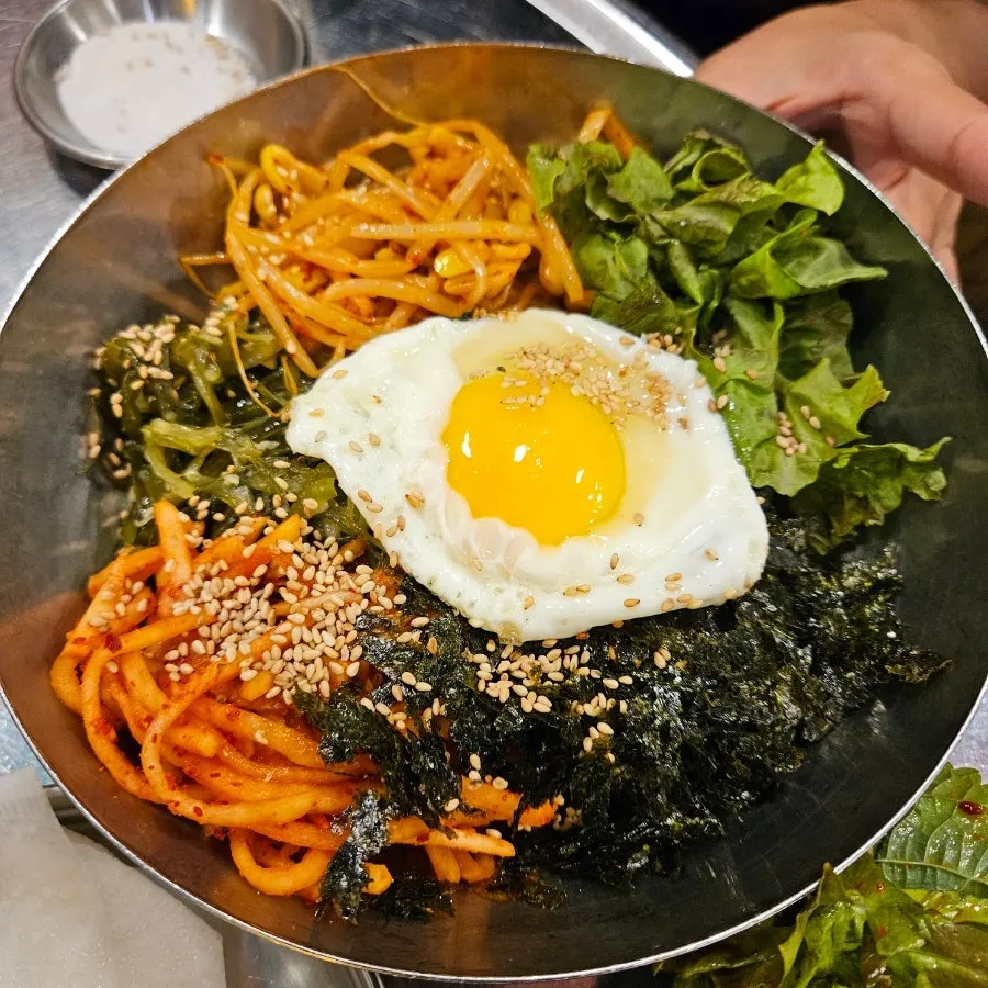 Meat with kimchi and bean sprouts