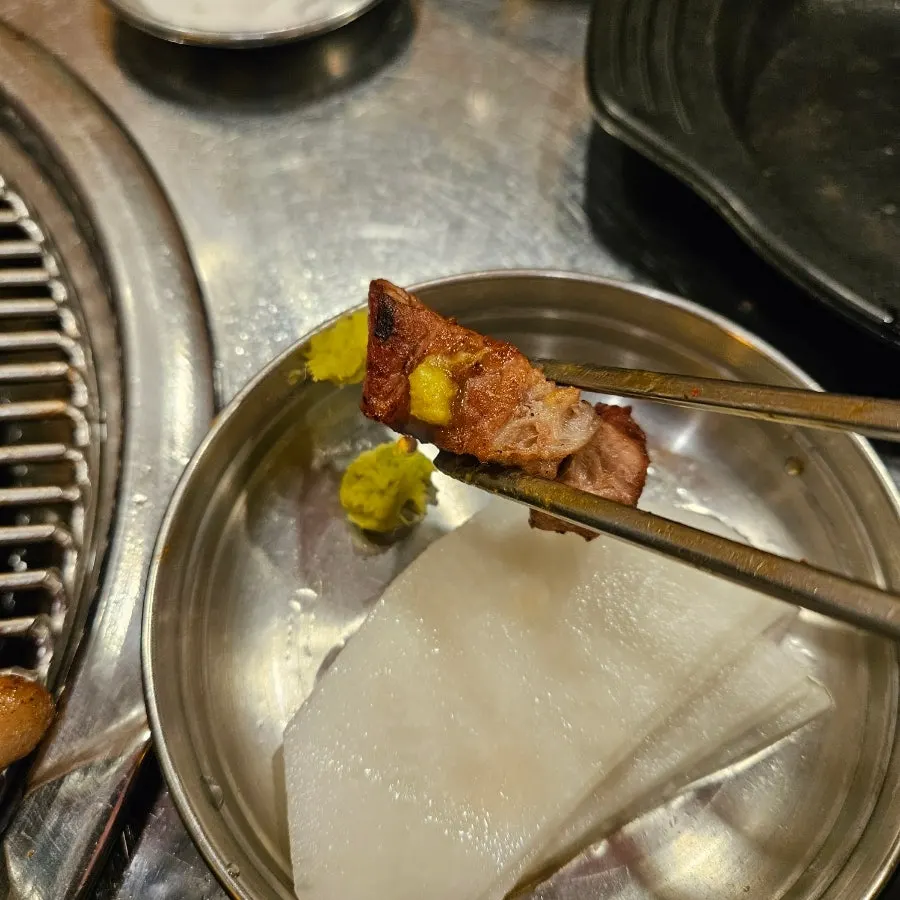 Charcoal grilling kept warm