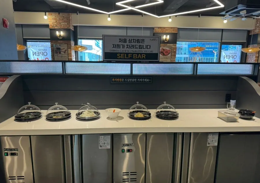 Self-serve salad bar for extra side dishes