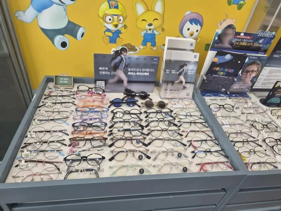 Contact lenses and colored lenses