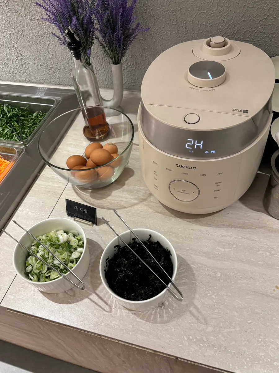 Vietnamese spring rolls and noodle options at the salad bar
