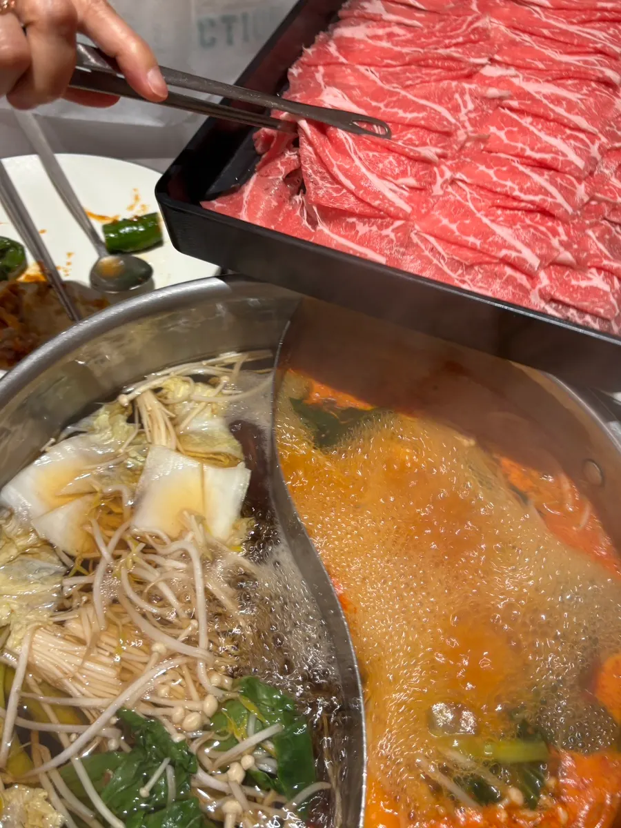 Spicy broth and shiitake mushroom broth
