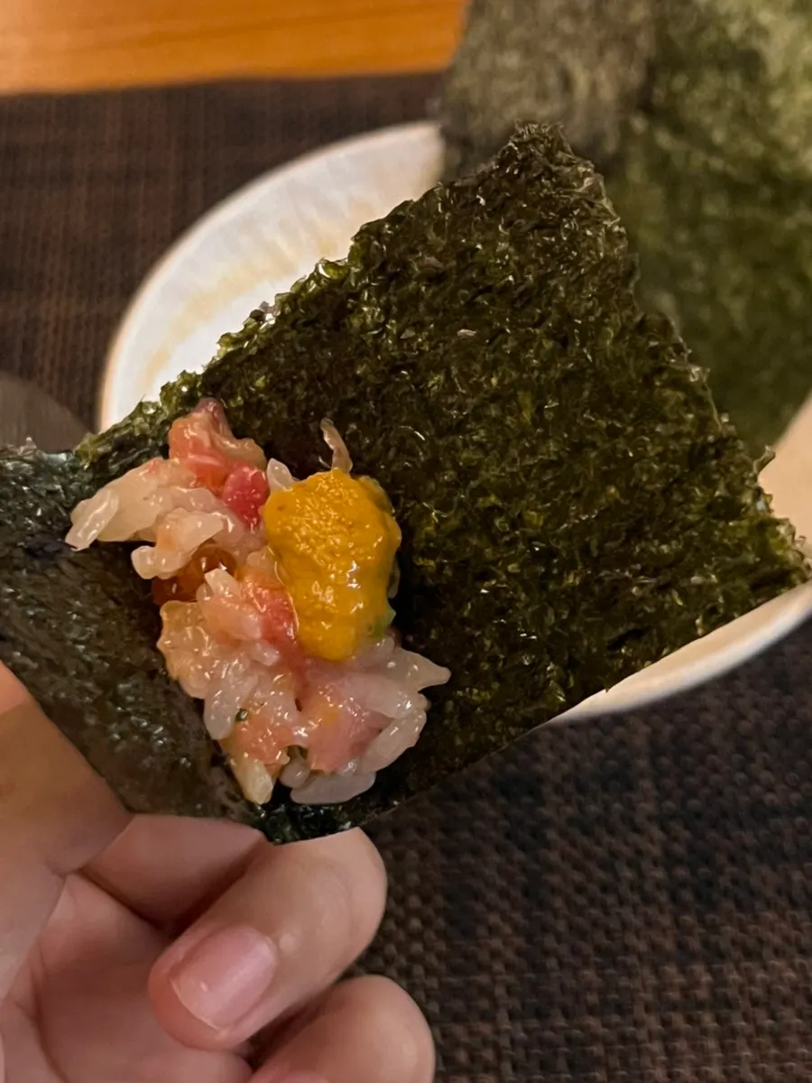 참치·연어알·성게알 올린 카이센동