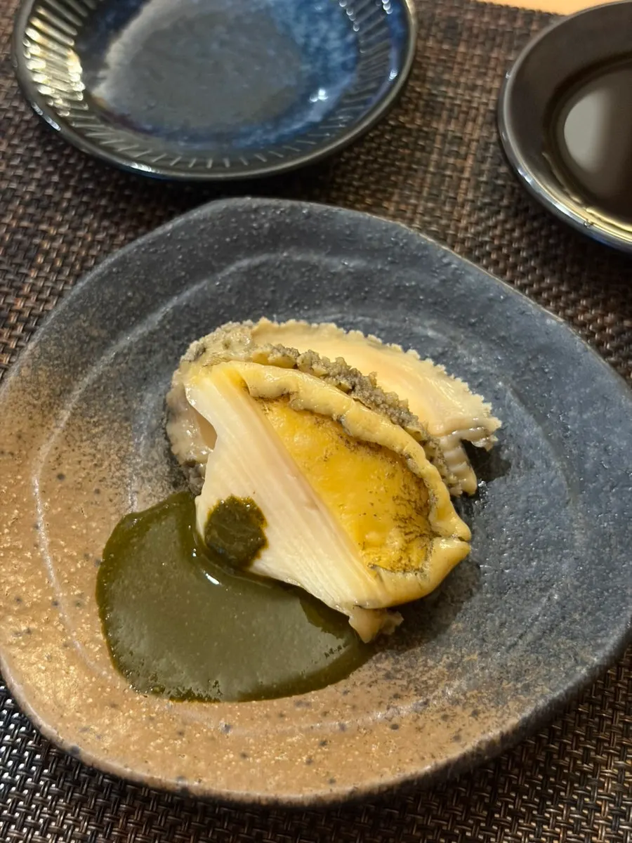 Okinawan seaweed mixed with whelk, minari, and tomato