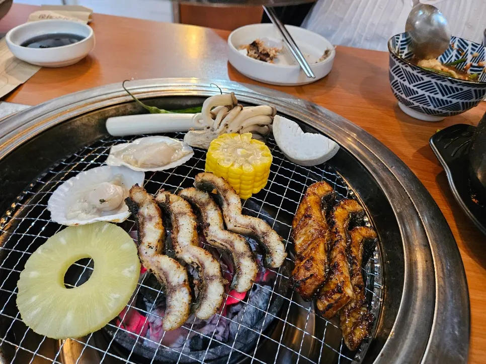 Thick slice of salt-grilled eel flesh