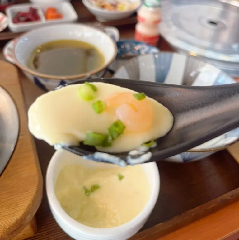 A bowl of eel and abalone scooped out from the hot pot rice