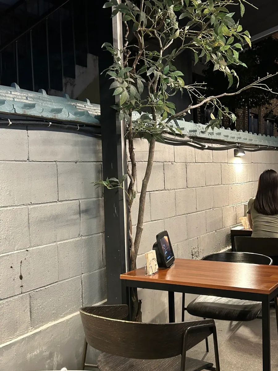 Dog-friendly first-floor space at Ryu-eun
