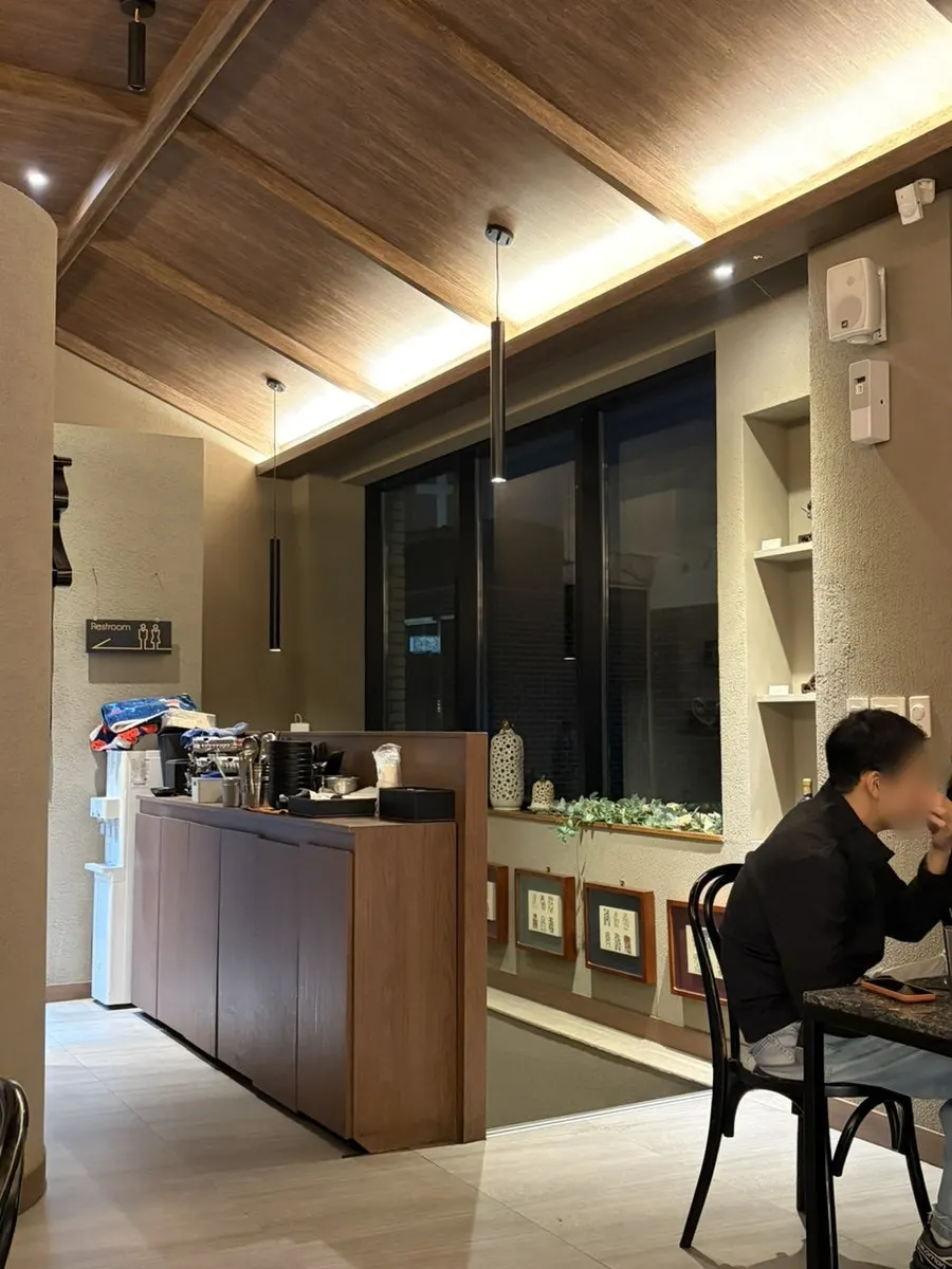 류은 실내 분위기와 테이블 세팅