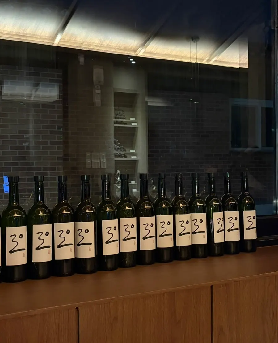 류은 테이블에 차려진 전통주와 안주