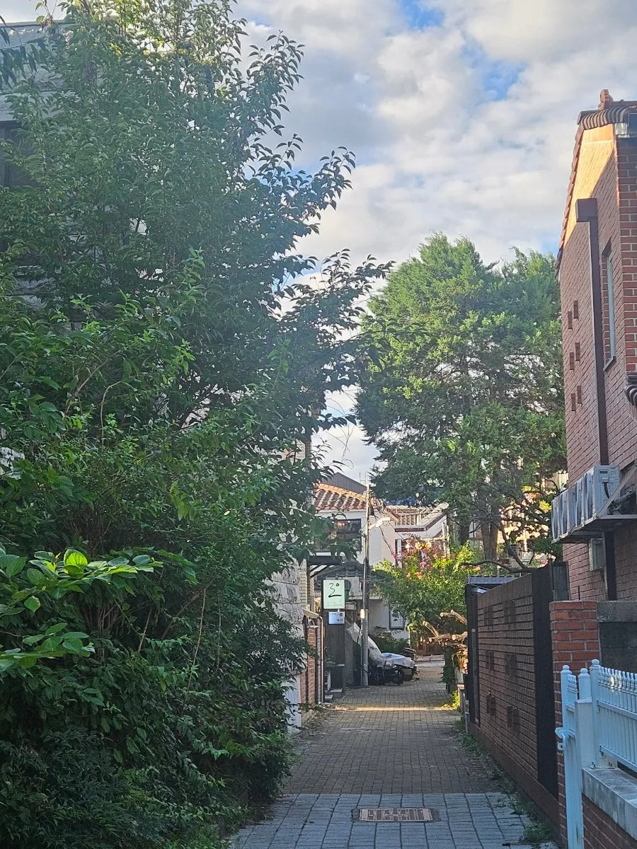 Exterior of Ryu-eun, a cooking bar on Haengridan-gil in Haenggung-dong