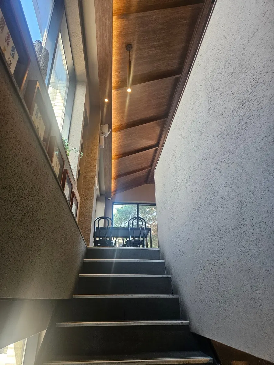 Ryu-eun indoor seating under soft lighting