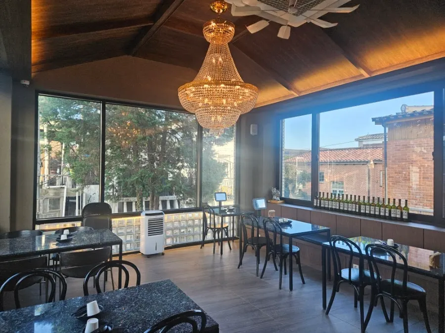Ryu-eun's second-floor hall with a chandelier