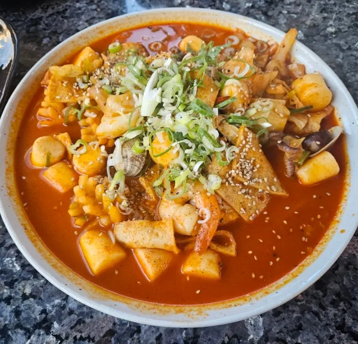 Ryu-eun's seafood gareotteok-bokki topped with seafood