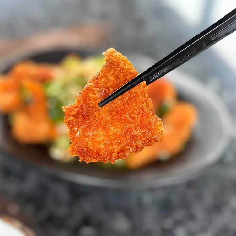 Yurinki eaten together with the spicy sauce