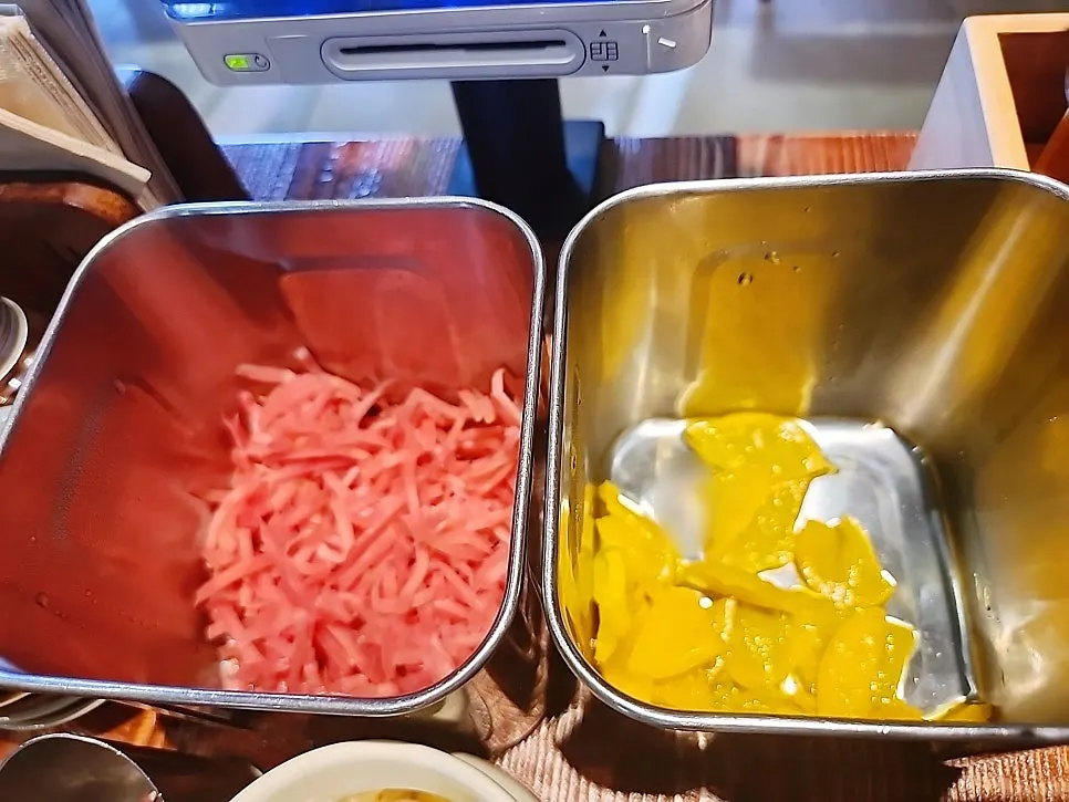 혼밥하기 좋은 바 형태 좌석