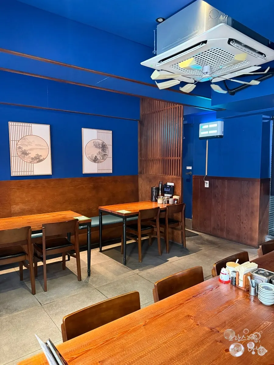 Table seating at Ryusenso Beomeo Branch