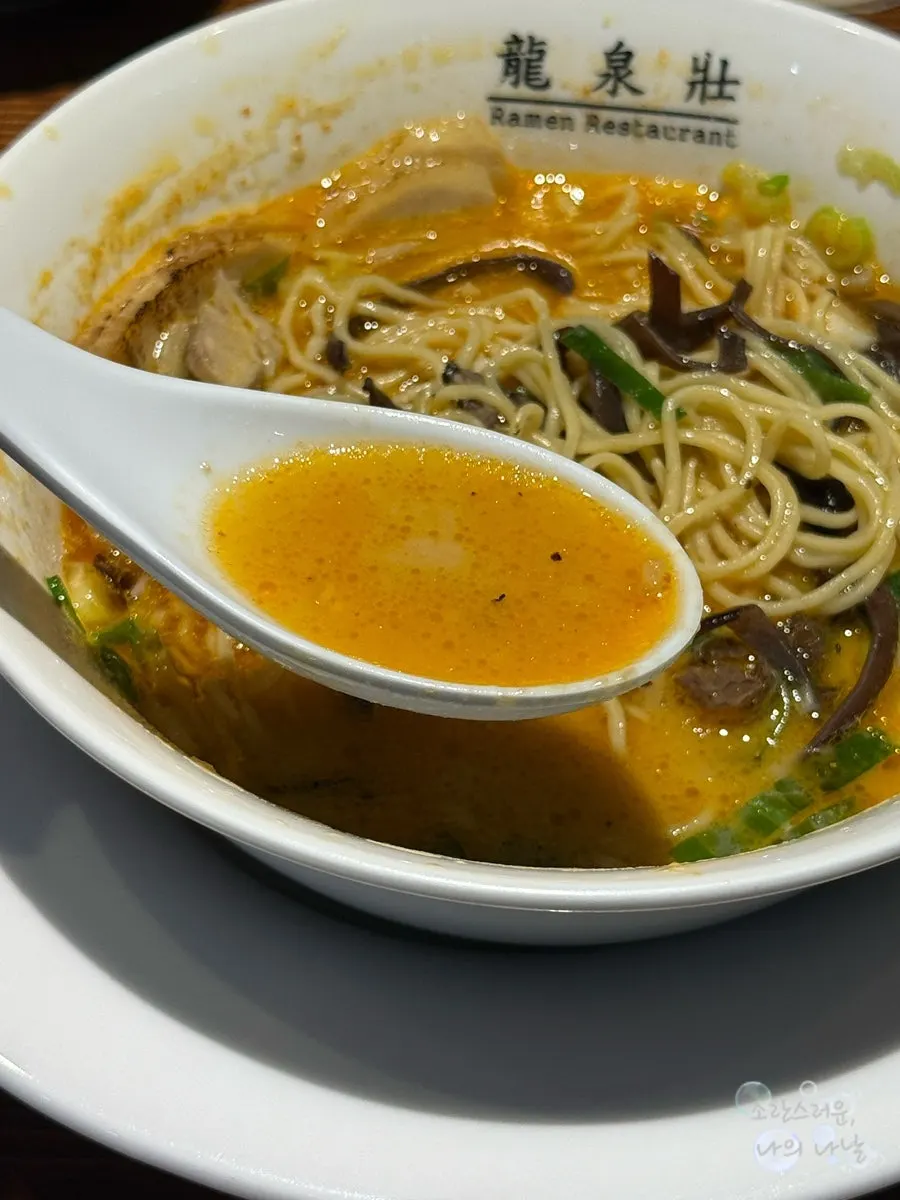 Spicy tonkotsu broth mixed with minced garlic