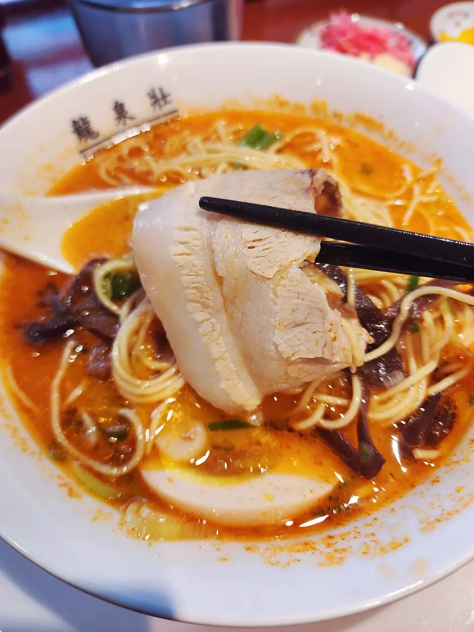 Adding minced garlic to the Kara ramen