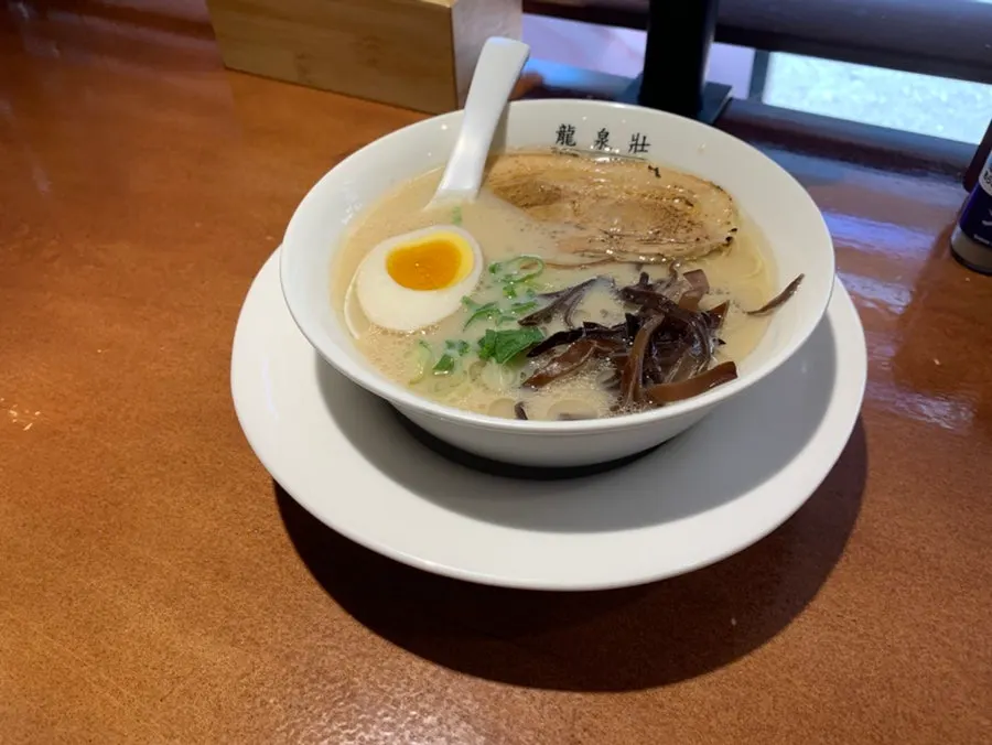 Ramen tonkotsu dengan chasyu dan ajitamago