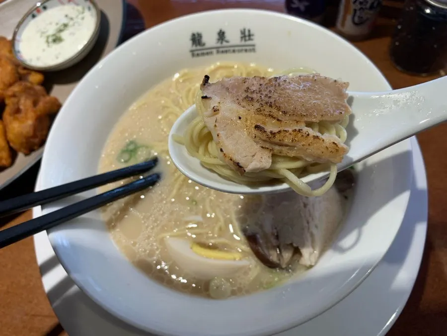 Semangkuk penuh Ryusenso ramen