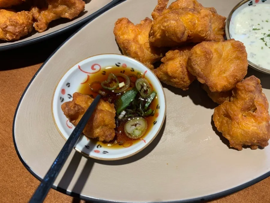 Karaage disajikan bersama ramen