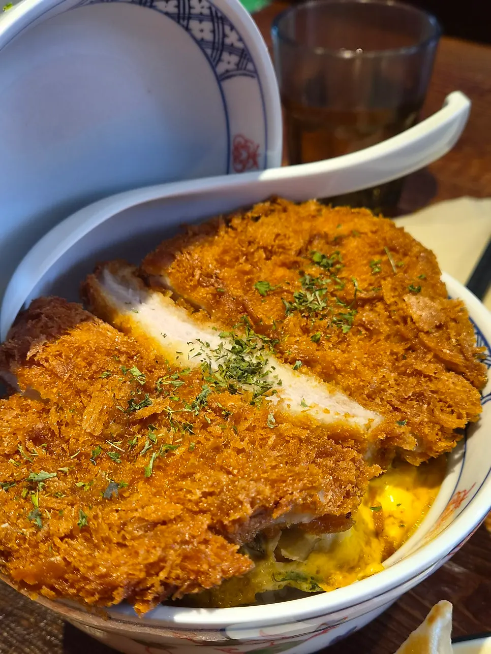 두툼한 돈카츠 올린 카츠동