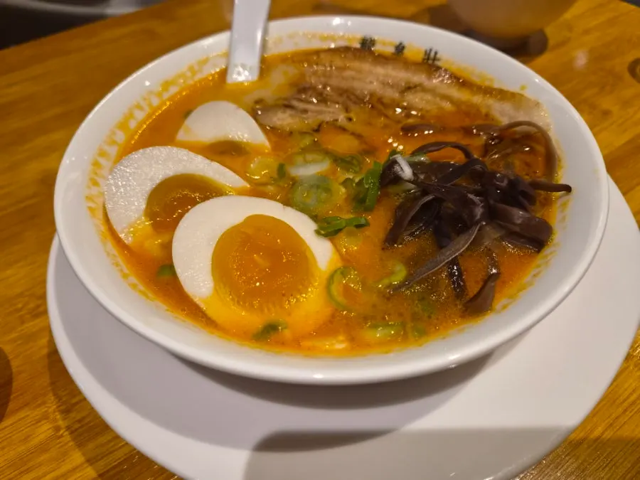 Red broth of the Ryusenso Kara level 2 ramen