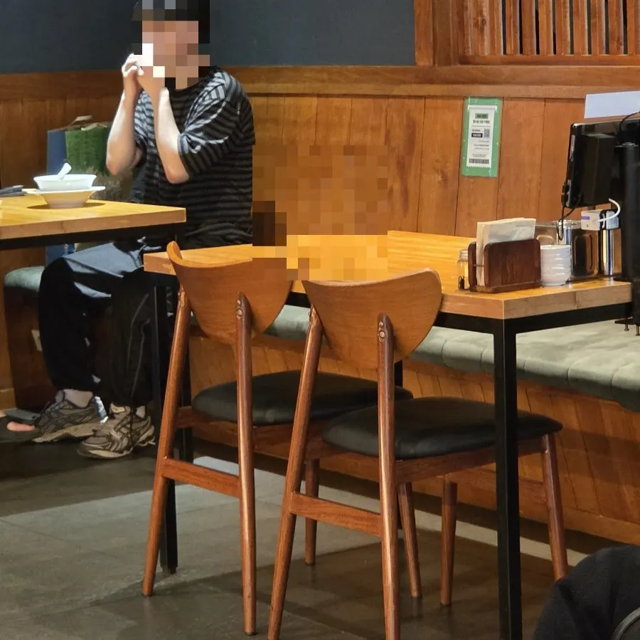 4-person table seating at Ryusenso Dongseong-ro