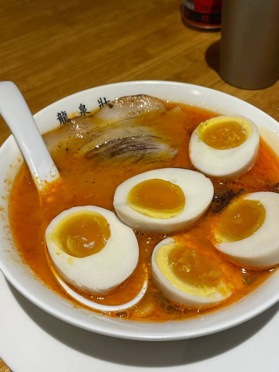 Ryusenso tonkotsu ramen eaten with its toppings