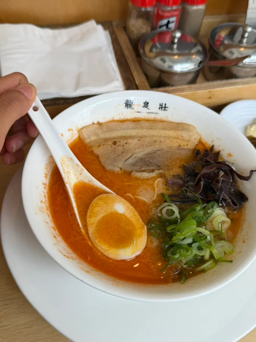 차슈와 대파가 올라간 류센소 카라 라멘