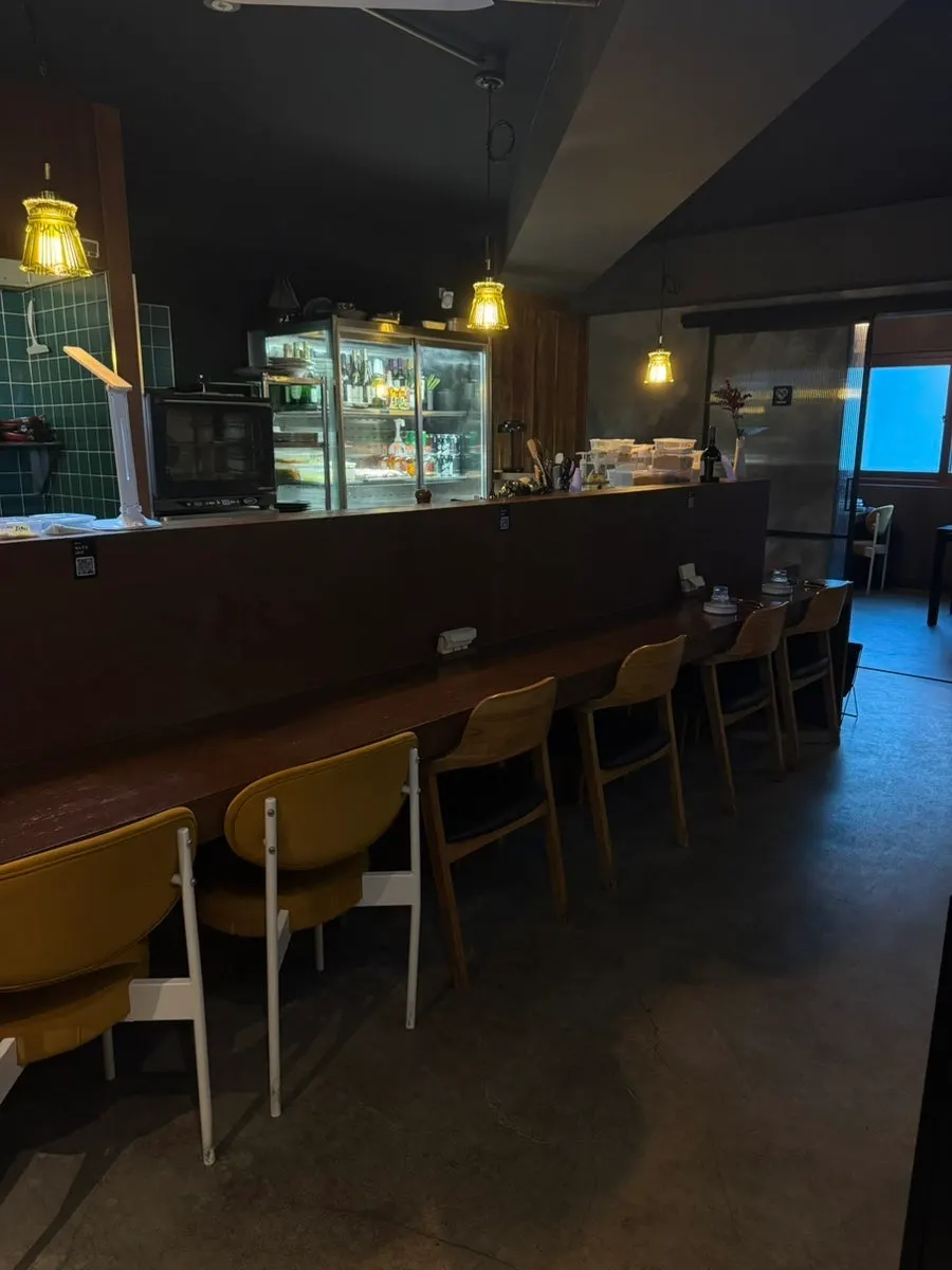 Ryuun's open kitchen and bar table interior
