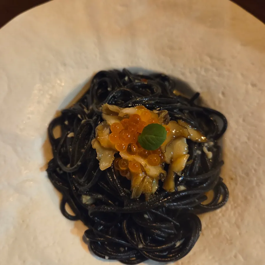 A plate of Ryuun's uni whelk pasta