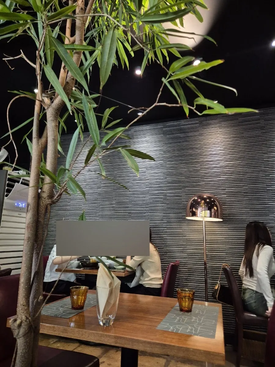 SABAL's black-toned interior