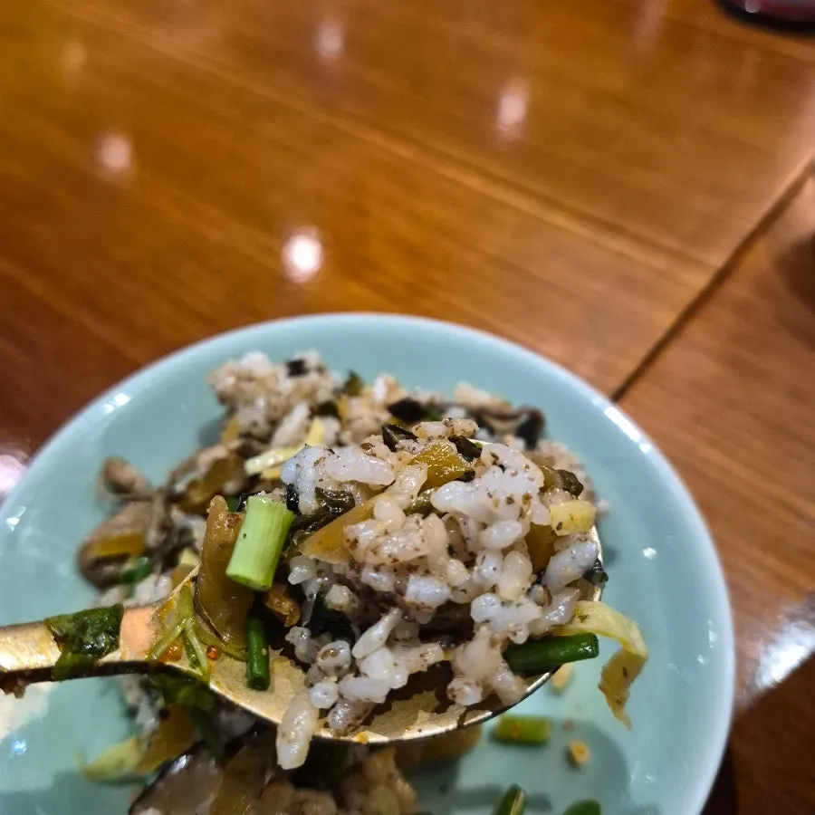 Close-up of gamtae perilla oil bibimbap with its nutty aroma