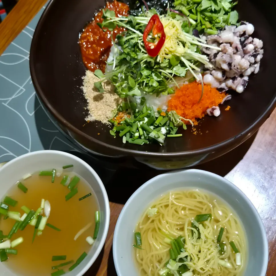 Close-up of the mini noodles in clean broth