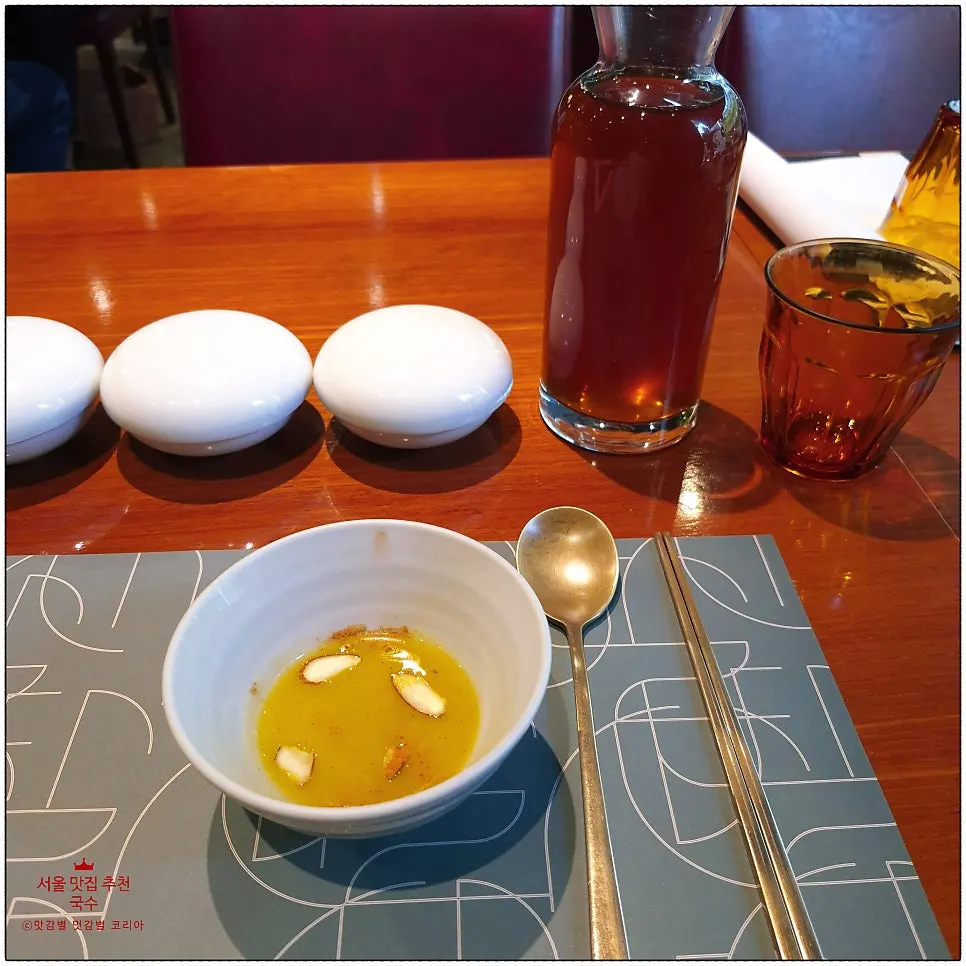 Pre-meal pumpkin porridge served with water