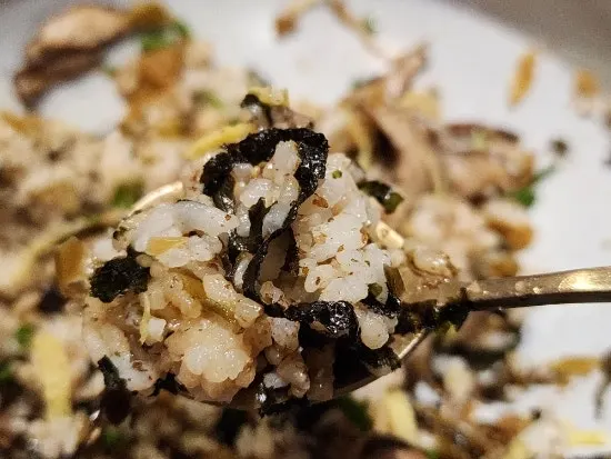 Gamtae served alongside the bibimbap