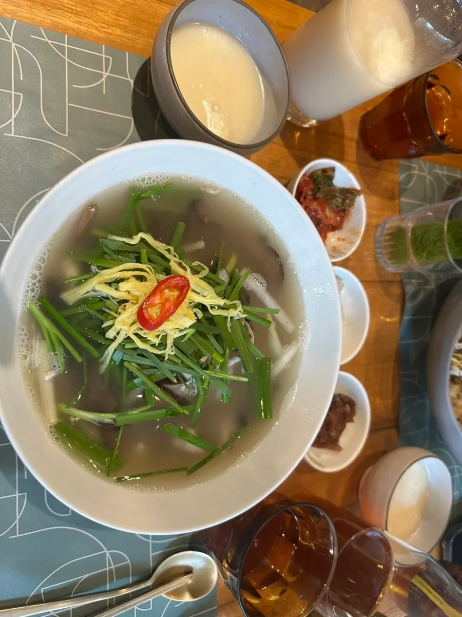Neungi mushroom aroma rising from the chicken gomtang broth