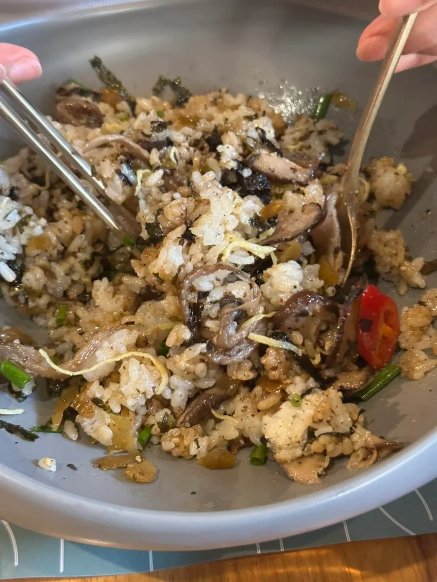 Perilla oil rice wrapped in gamtae seaweed