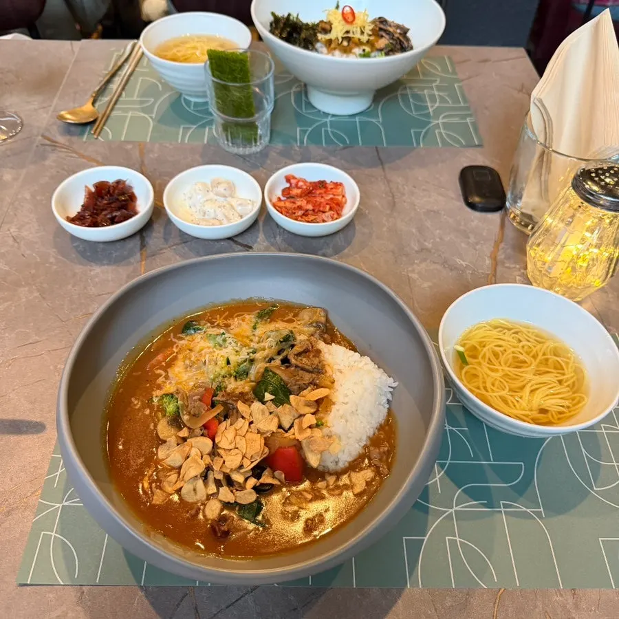 감태들기름밥과 카레 두 메뉴 함께