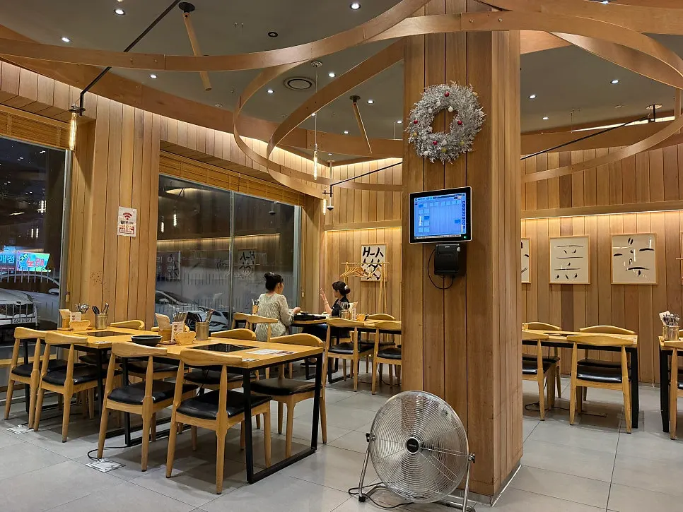 Table setting at Shabu20 Daegu Bokhyeon branch