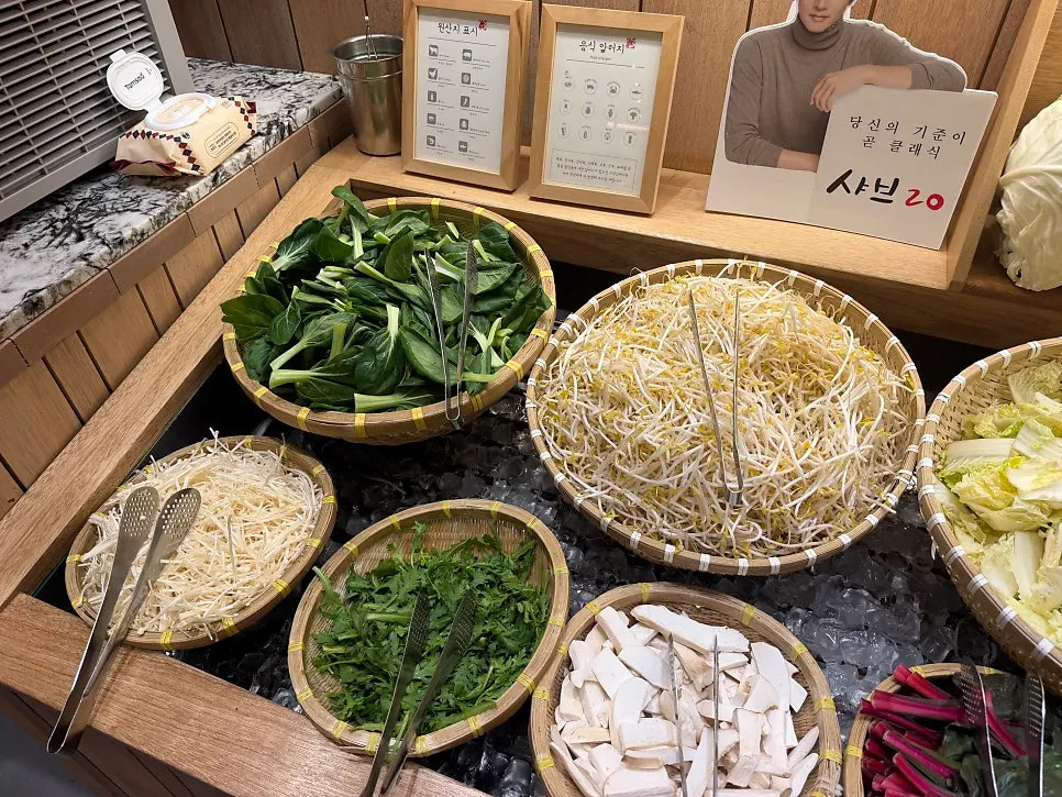 Pot with katsuobushi and spicy half-and-half broth