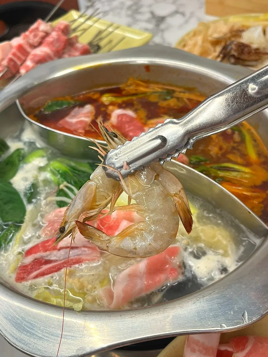 남포동 무한리필 훠궈 양꼬치 테이블 모습