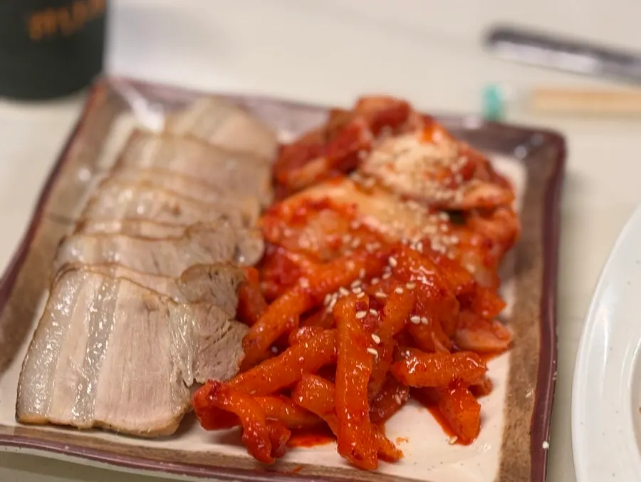 Abalone porridge and Korean drinking dishes