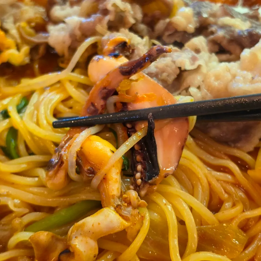 Jjamppong with brisket and seafood