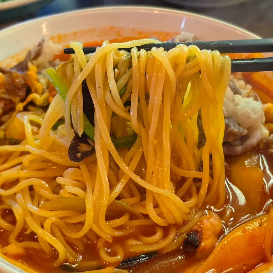 Brisket jjamppong with stir-fried vegetables