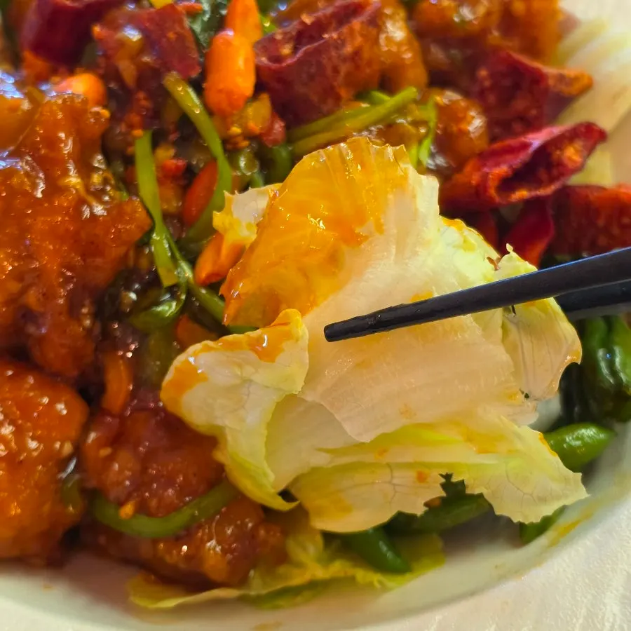 Gangpunggi served with lettuce