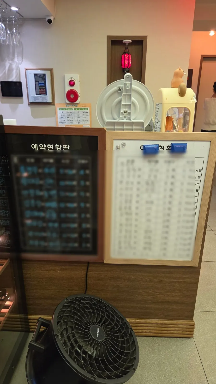 넓고 깨끗한 바오로차이나 사당점 내부 홀