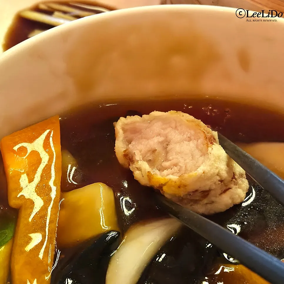 두툼한 생 등심 꼬치 탕수육